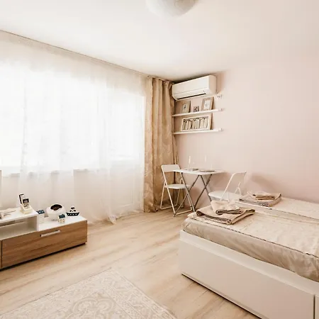 5 Minutes From The And The Center With Private Patio Apartament *