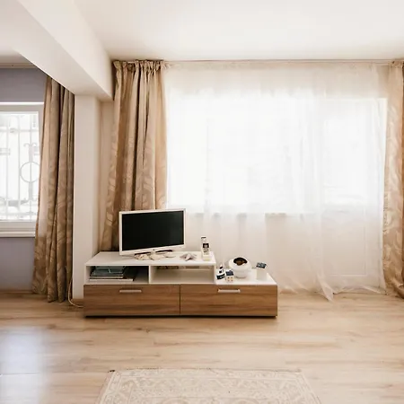 5 Minutes From The And The Center With Private Patio *