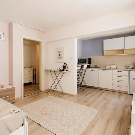 5 Minutes From The And The Center With Private Patio *