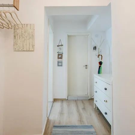 5 Minutes From The And The Center With Private Patio * Burgas City