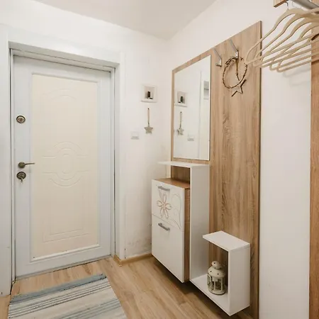 Apartament 5 Minutes From The And The Center With Private Patio Burgas City