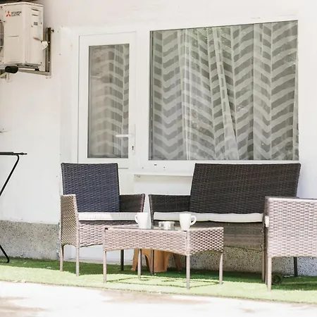 5 Minutes From The And The Center With Private Patio * Burgas City